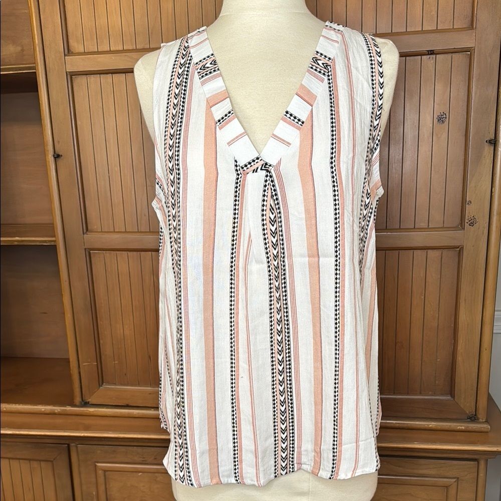 NWOT MINE V-Neck Sleeveless Top, Size Large